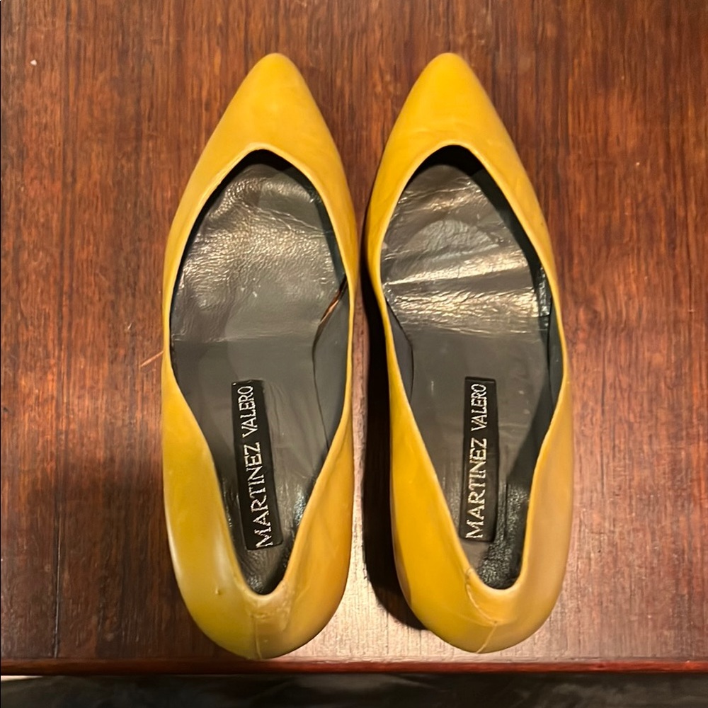 Martinez Valero Women's Yellow Pumps